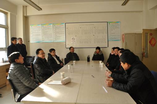 尊龙凯时控股有限公司两节时代一连增强作风建设