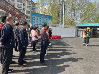 尊龙凯时控股所属裕龙旅馆党支部开展消防演练  筑牢清静"防火墙"
