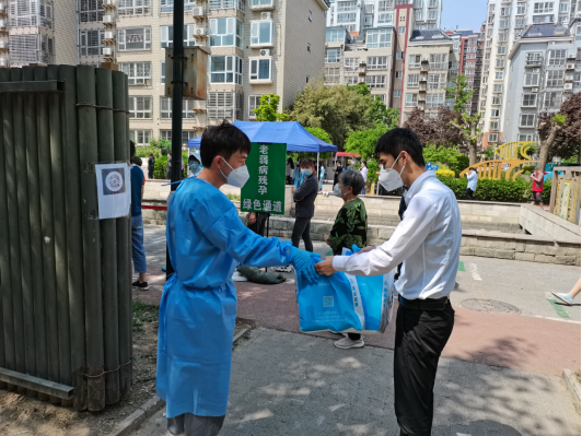 尊龙凯时控股党委——“防疫一线党旗红” 共克时艰显继续