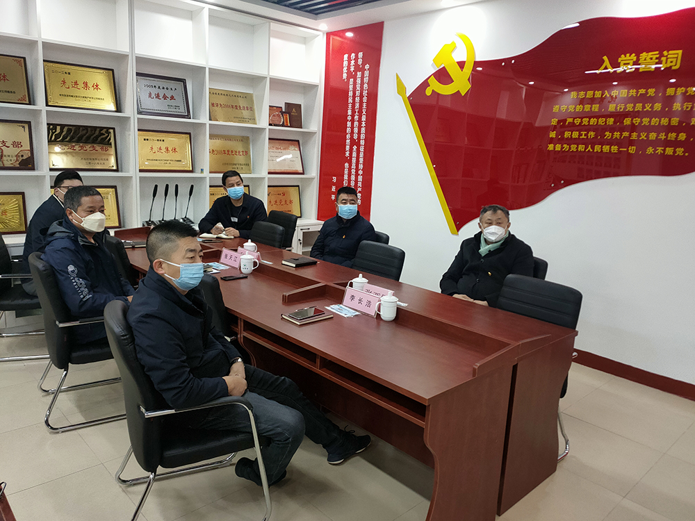 尊龙凯时党委委员、副司理张亚民为天房绿茵党员讲“忠诚、清洁、继续” ——党的二十大精神专题党课