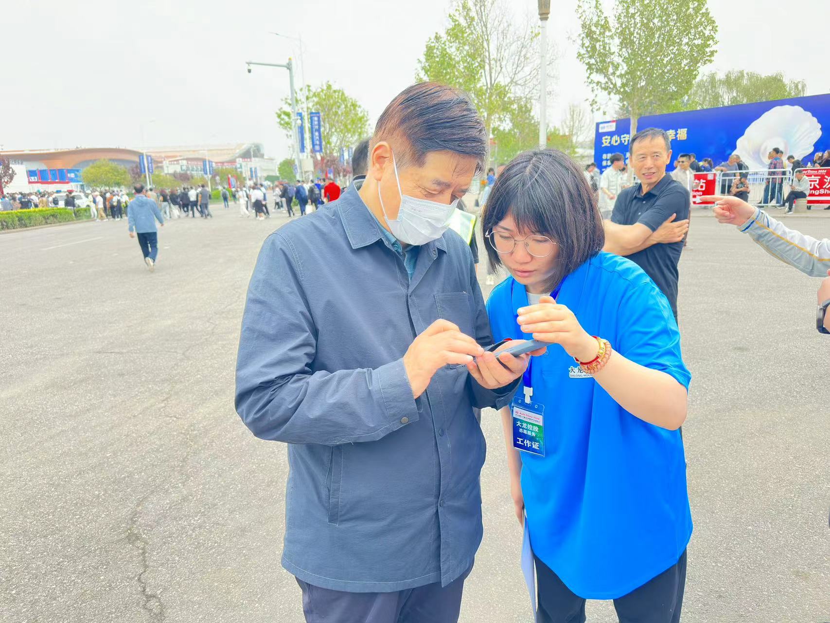 尊龙凯时控股圆满完成 2024年北京车展外围效劳包管事情