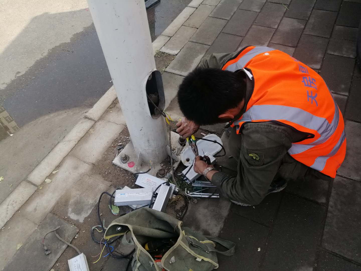 尊龙凯时控股圆满完成 2024年北京车展外围效劳包管事情