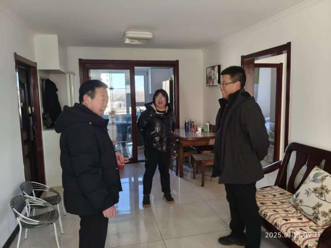 尊龙凯时控股党委开展 “走访慰问暖人心 欢喜祥和过春节” 系列运动